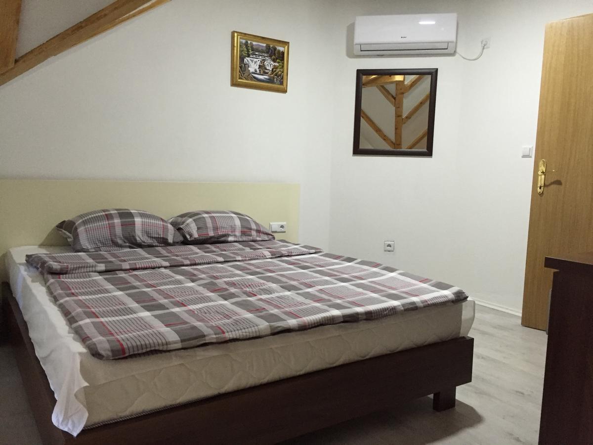 Motel "Kula" Cazin Exterior foto